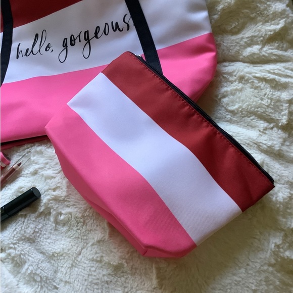 Clinique New Tote Bag, Makeup Bag, Mascara Lip Liner & Lipstick - Picture 10 of 11